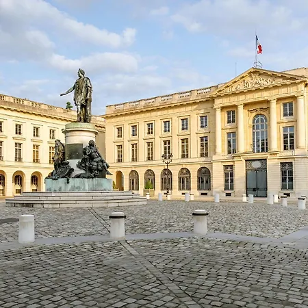 12 Ruinart - Le Prestigieux Ruinart Centre-ville Apartment Reims